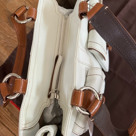 🌸COACH Soho pocket tote. - Picture 13 of 15